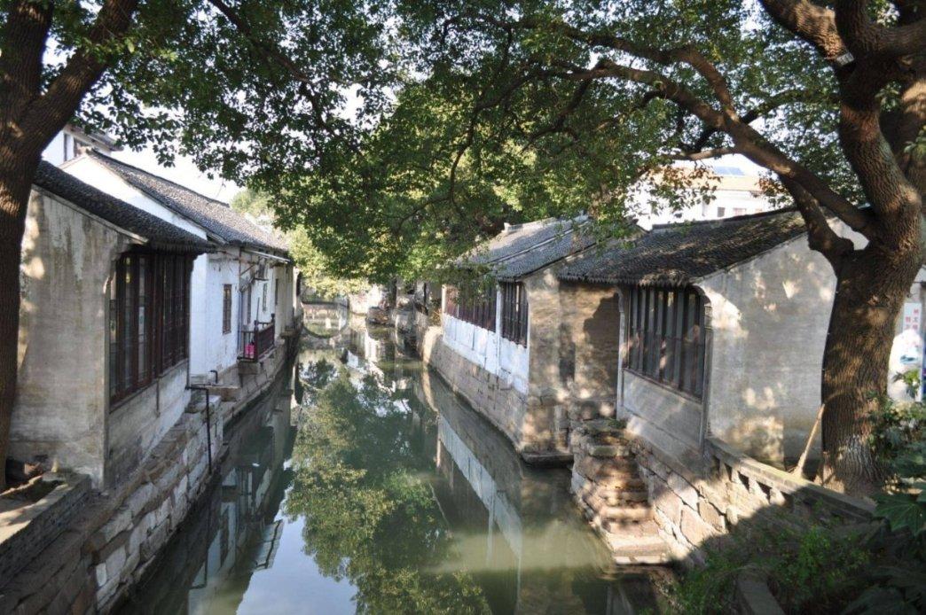 初中毕业后能做什么，想知道学汽车美容好还是学汽车维修好？游戏画面